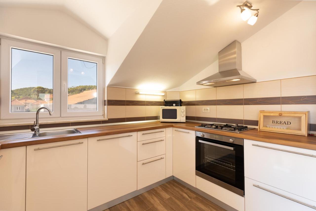 Holiday Home Lydia Slatine Bagian luar foto
