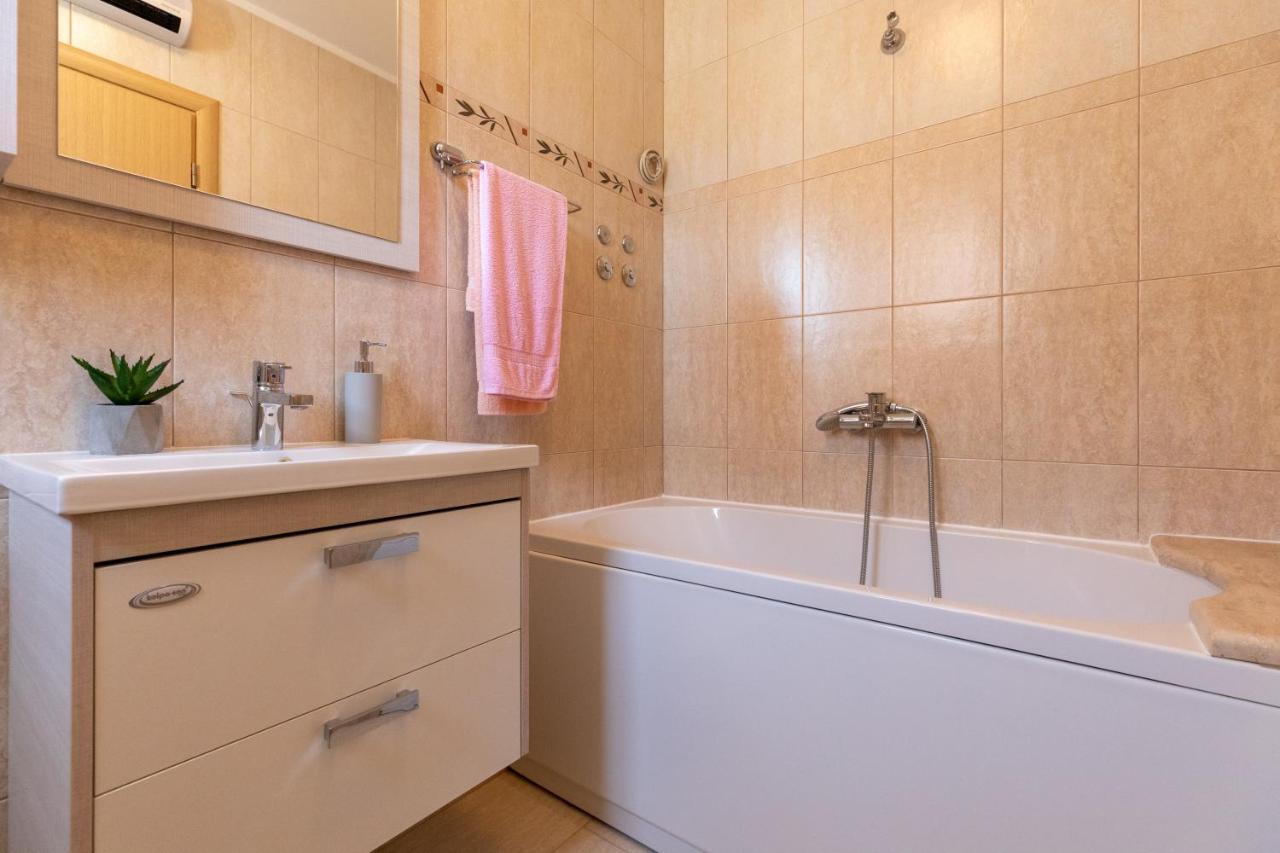 Holiday Home Lydia Slatine Bagian luar foto